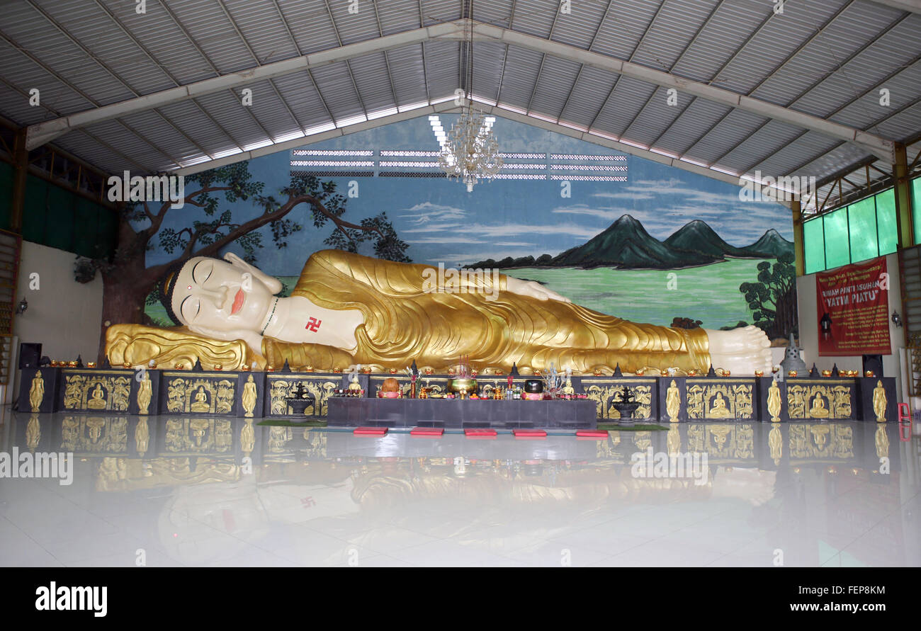 Bogor, Indonesia. Il giorno 08 Febbraio, 2016. I confuciani andato Vihara Buddha Dharma & 8 Pho Sat sono situati in zone Parung, Bogor, West Java, è venuto a pregare nella celebrazione del nuovo anno cinese 2016. © Natanael Pohan/Pacific Press/Alamy Live News Foto Stock