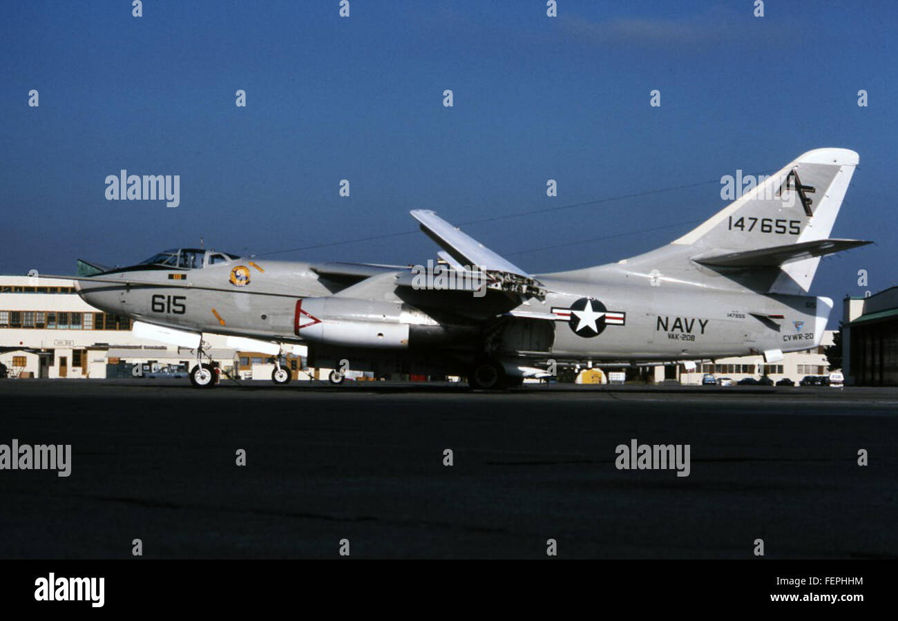 Il Douglas KA-3B Sky Warrior (147648) del VAK-208, di stanza al NAS Alameda, fotografato l'8 agosto 1982, è un aereo chiave utilizzato dalla Marina degli Stati Uniti per operazioni di rifornimento aereo e ricognizione. Foto Stock