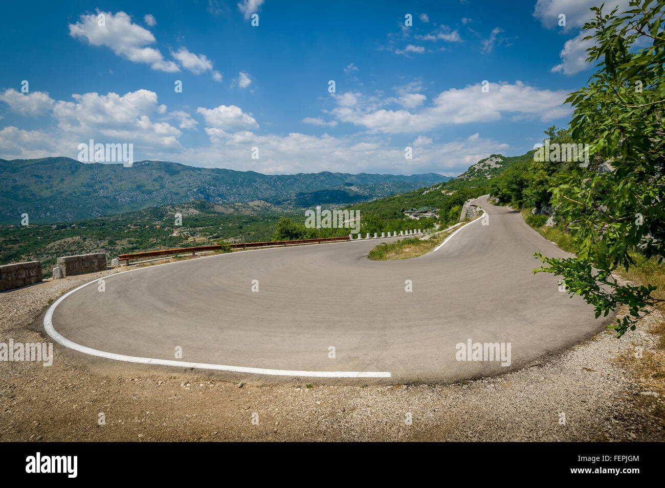 Strada a serpentina in Montenegro Foto Stock