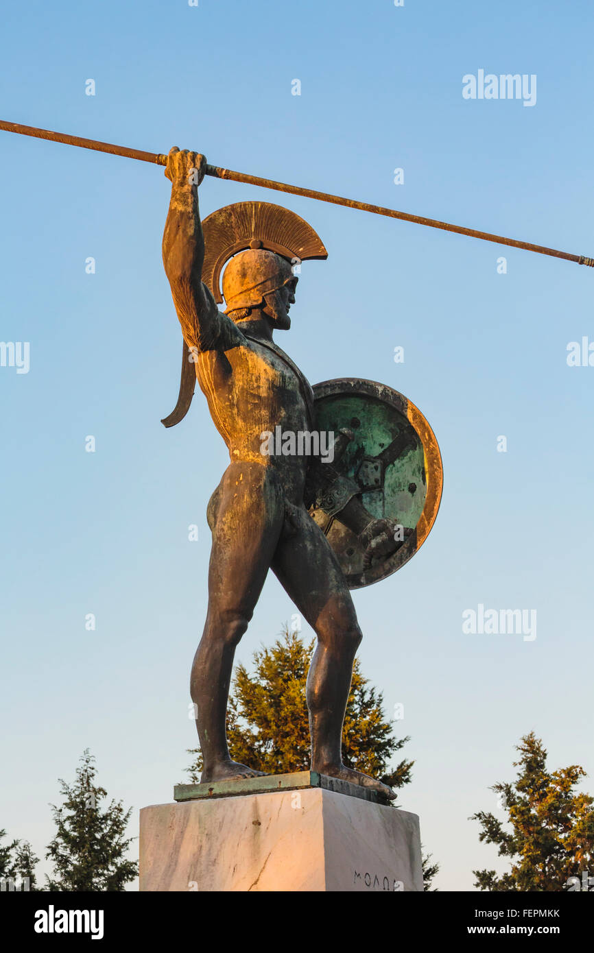 Vicino a KAMMENA VOURLA, Grecia centrale, Grecia. Statua di Leonidas il monumento che celebra la battaglia delle Termopili Foto Stock