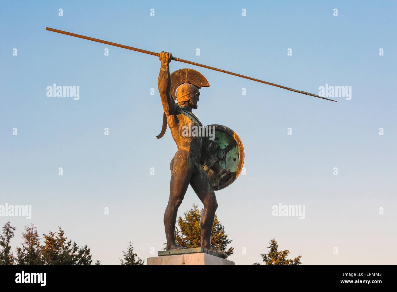 Vicino a KAMMENA VOURLA, Grecia centrale, Grecia. Statua di Leonidas il monumento che celebra la battaglia delle Termopili Foto Stock