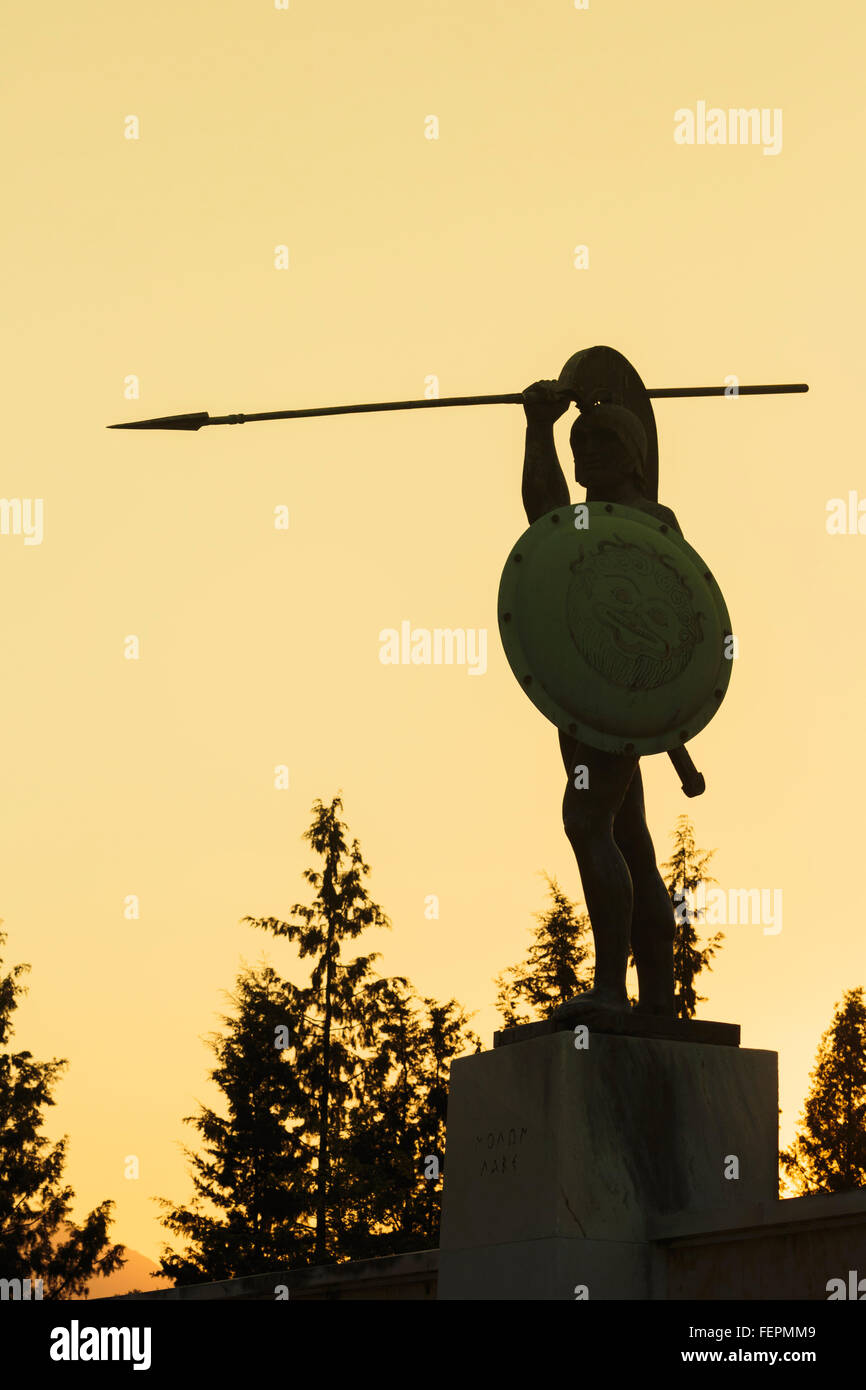 Vicino a KAMMENA VOURLA, Grecia centrale, Grecia. Statua di Leonidas il monumento che celebra la battaglia delle Termopili Foto Stock