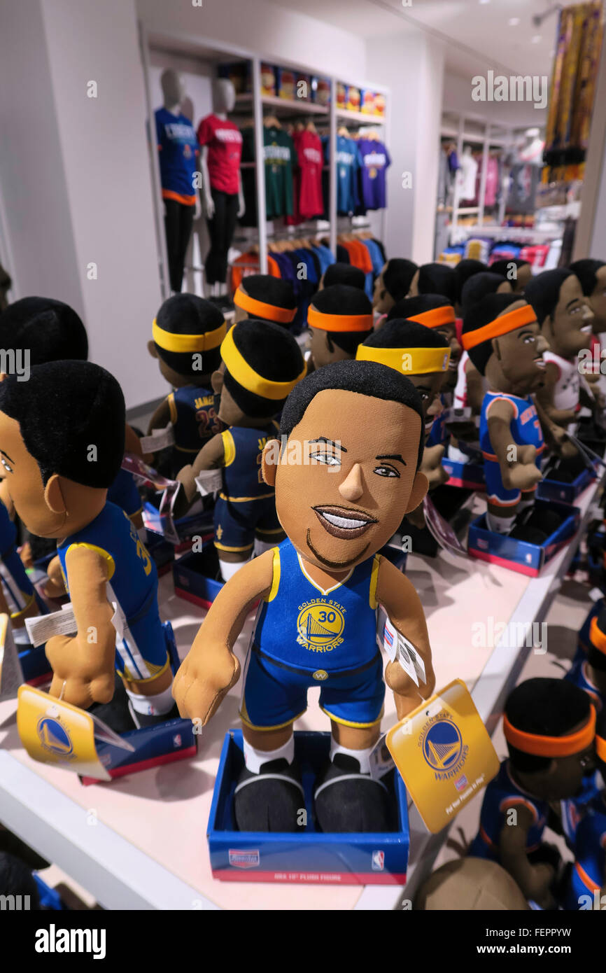 Golden State Warriors Stephen Curry 10 giocatore Plush Doll, NBA Flagship Store, 545 Fifth Avenue, New York Foto Stock