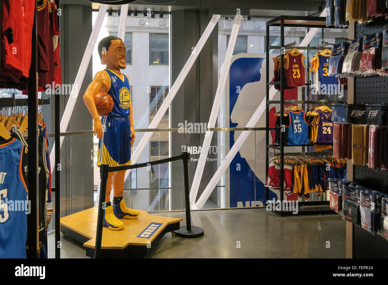 Bobblehead gigante di Stephen Curry,NBA Flagship Store, 545 Fifth Avenue, New York Foto Stock