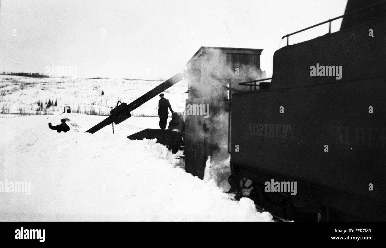 Lo spandiconcime Jordan è un'attrezzatura utilizzata per eliminare la neve dai binari ferroviari, garantendo un trasporto sicuro durante i mesi invernali. È progettato per rimuovere efficacemente neve e ghiaccio dai cingoli in condizioni climatiche fredde. Foto Stock