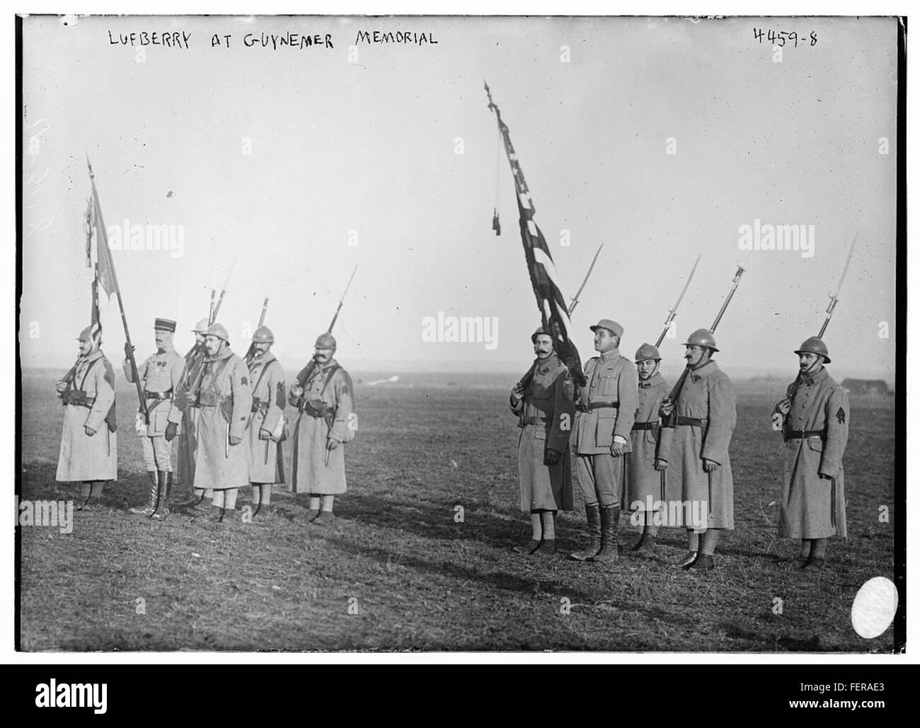 Questa fotografia cattura il memoriale a Lufberry al Guynemer Memorial. Lufberry, un pilota di caccia americano durante la prima guerra mondiale, è onorato per il suo coraggio e il suo contributo allo sforzo bellico. Il memoriale è un tributo al coraggio e al sacrificio degli aviatori della prima guerra mondiale. Foto Stock
