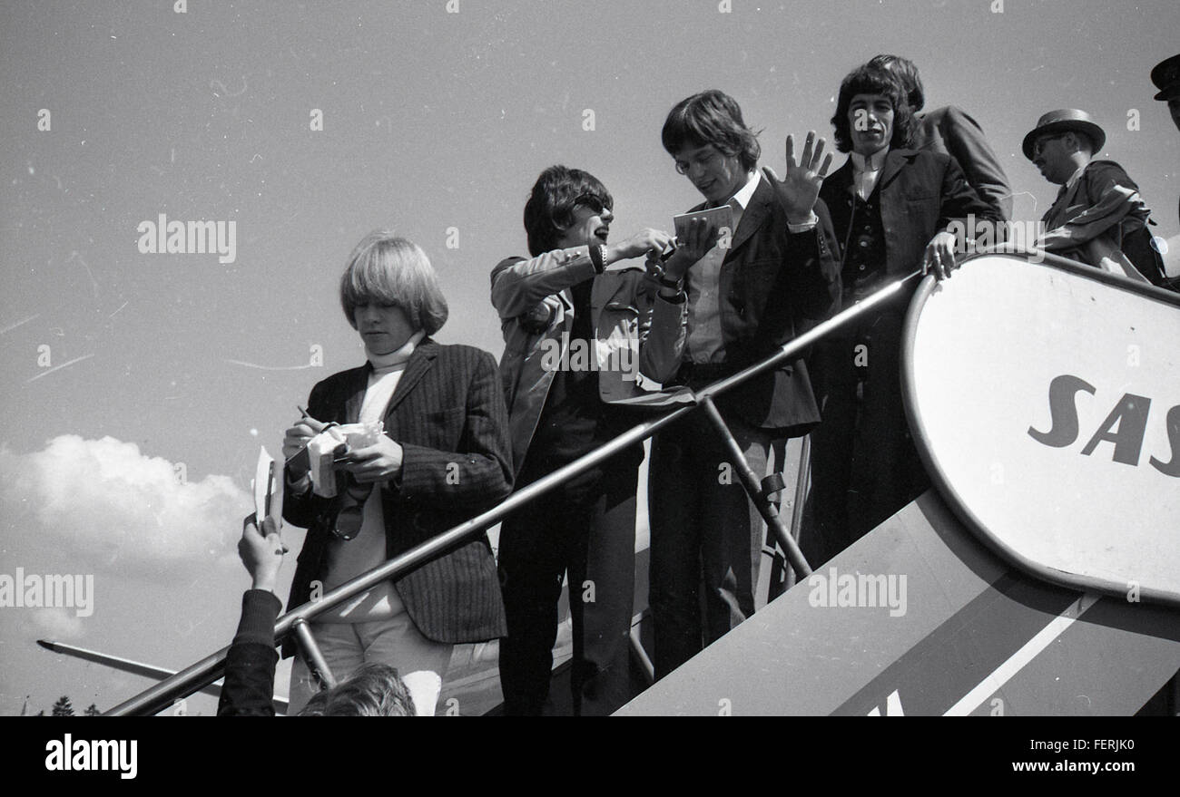 Un concerto dei Rolling Stones tenuto ad Akershus Børum, Norvegia. Lo spettacolo, che mostra la musica elettrizzante dell'iconica rock band, è stato un evento significativo nell'intrattenimento e nella cultura giovanile durante il periodo. Foto Stock