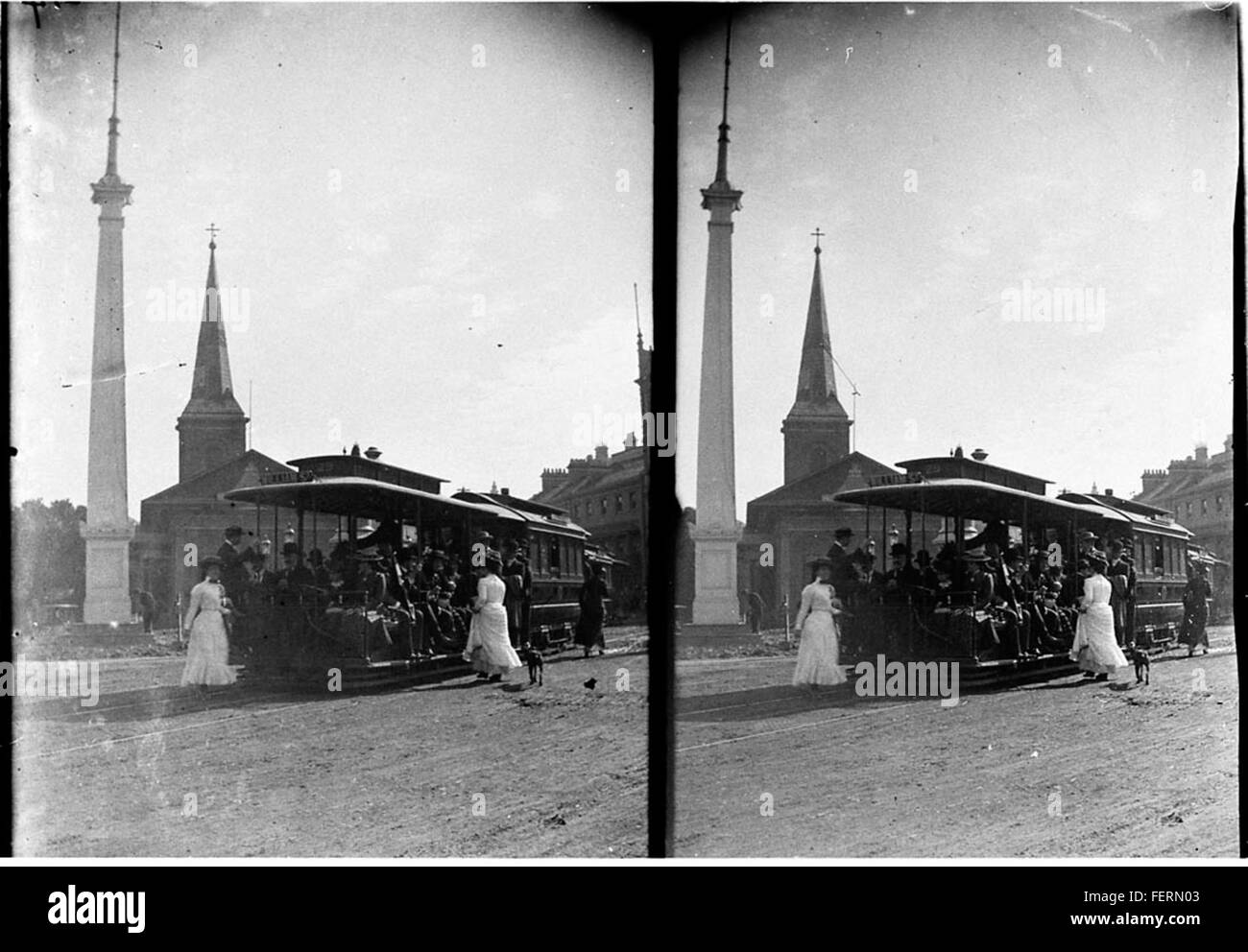 Il tram n. 29, una funivia che opera su King-Ocean Street nel 1901, è catturato vicino a Queens Square e alla chiesa di St James a Sydney. La fotografia mostra i trasporti urbani dell'inizio del XX secolo e l'architettura della città. Foto Stock