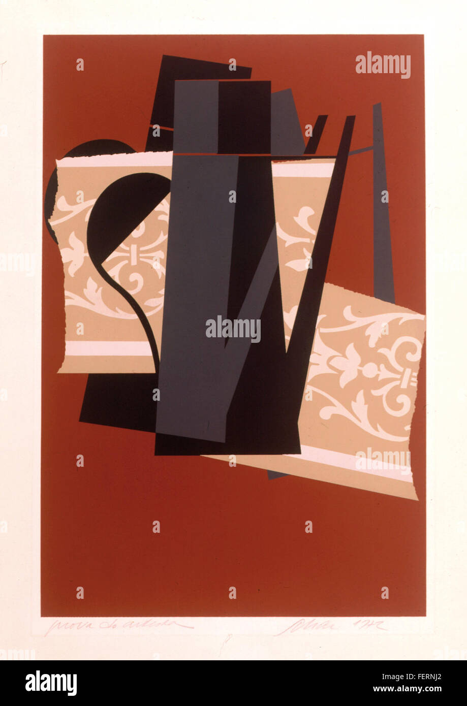 Questa opera del 1972 dell'artista brasiliano Carlos Scliar, intitolata "Abstrato", è una serigrafia, una forma di incisione. Il pezzo misura 56 cm x 37 cm e mostra l'esplorazione dell'astrazione di Scliar attraverso colori vivaci e forme geometriche. Foto Stock