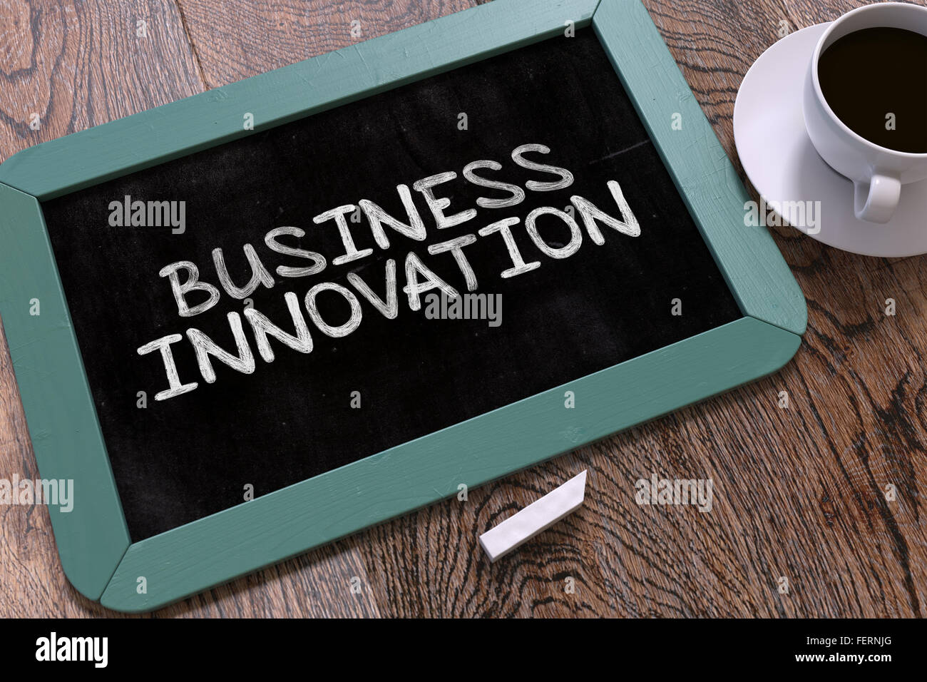 Innovazione aziendale concetto disegnati a mano sulla lavagna. Foto Stock