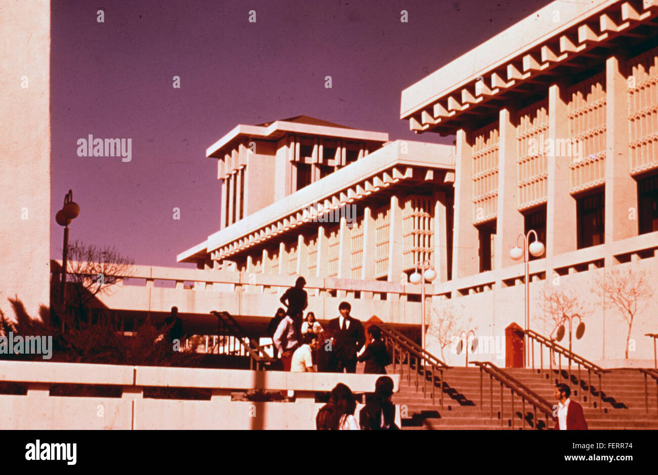 La University of Texas at El Paso è un'istituzione accademica situata a El Paso, Texas. Noto per il suo stile architettonico e i programmi educativi, funge da centro per l'apprendimento superiore nella regione. Foto Stock