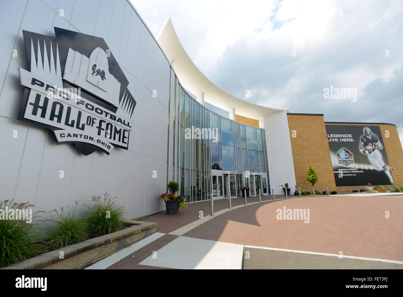 Il Cantone, Ohio, Stati Uniti d'America. Il 30 giugno, 2013. Generale vista esterna della Pro Football Hall of Fame di Canton, Ohio, 30 giugno 2013. © Scott A. Miller/ZUMA filo/Alamy Live News Foto Stock