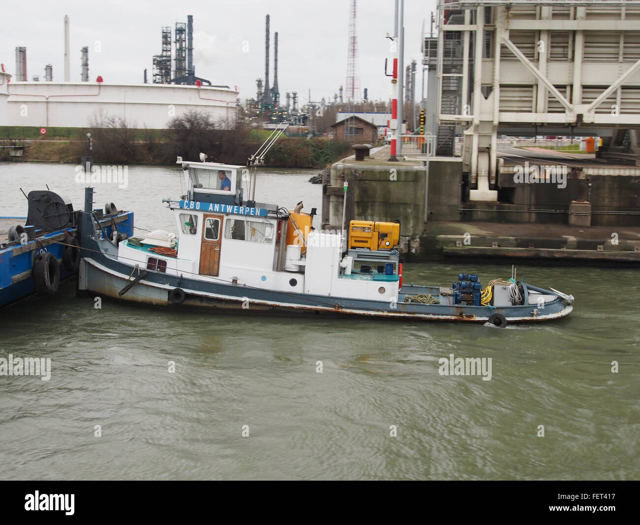 CBO ENI 06503402 & barge MB5, Van Cauwelaersluis Porto di Antwerpen pic5 Foto Stock