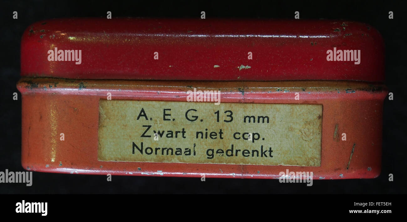 Una foto di un barattolo di inchiostro Gimborn Titan, un prodotto vintage utilizzato per macchine da scrivere. Questo articolo è progettato per contenere ed erogare inchiostro per le applicazioni di scrittura, comunemente utilizzato nelle apparecchiature da ufficio meno recenti. Foto Stock