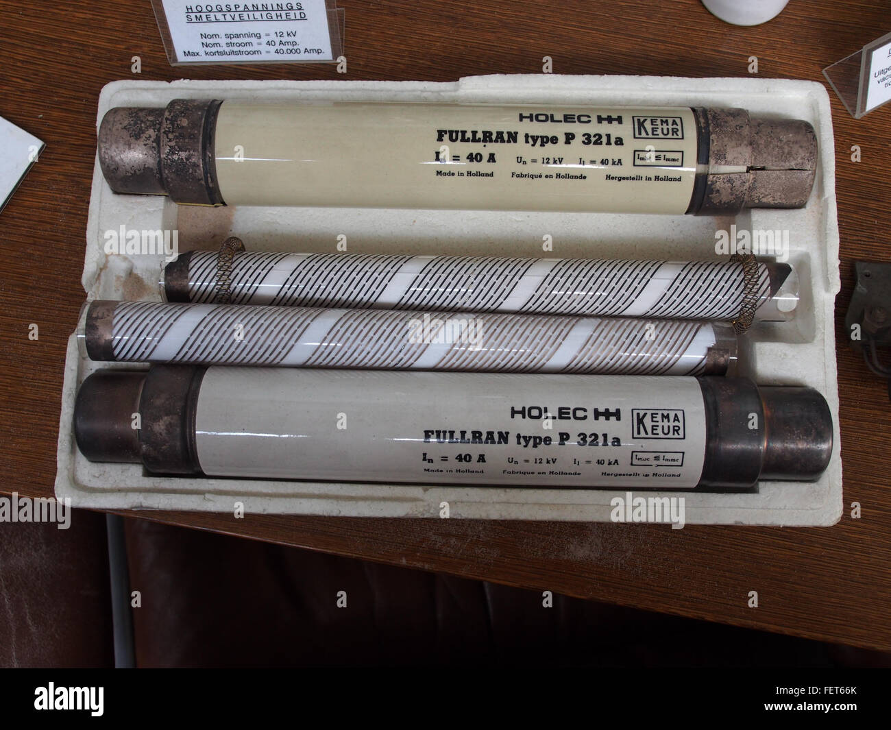 Il modello Holec Fullran P321a è un tipo di trasformatore elettrico industriale utilizzato per la distribuzione dell'alimentazione. Questo modello è progettato per un funzionamento affidabile in ambienti ad alta tensione, garantendo un'efficiente trasmissione e distribuzione dell'energia. Foto Stock