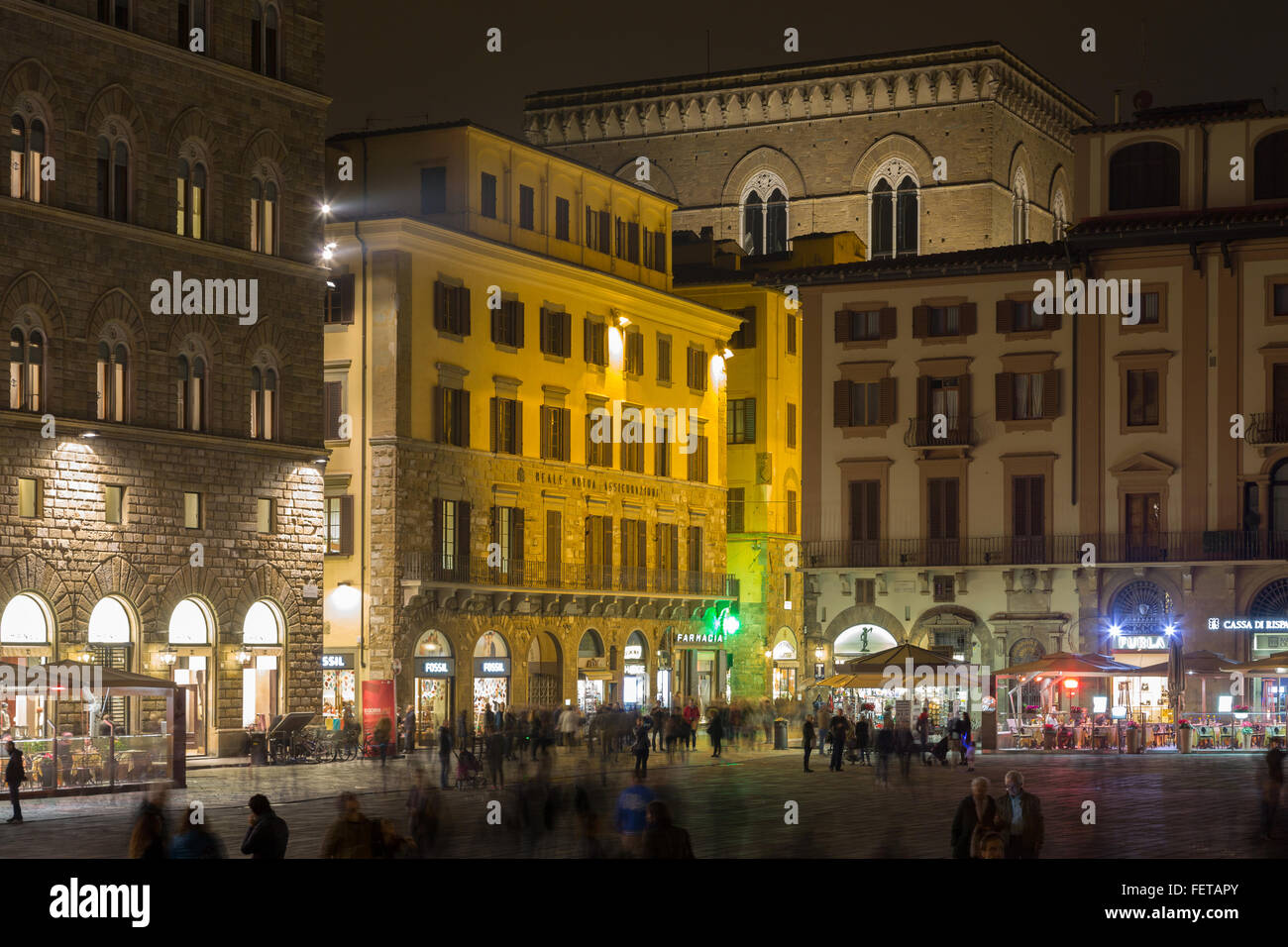 Piazza della Signoria di notte, chiesa Chiesa di Orsanmichele e edifici storici dietro, Firenze, Toscana, Italia Foto Stock