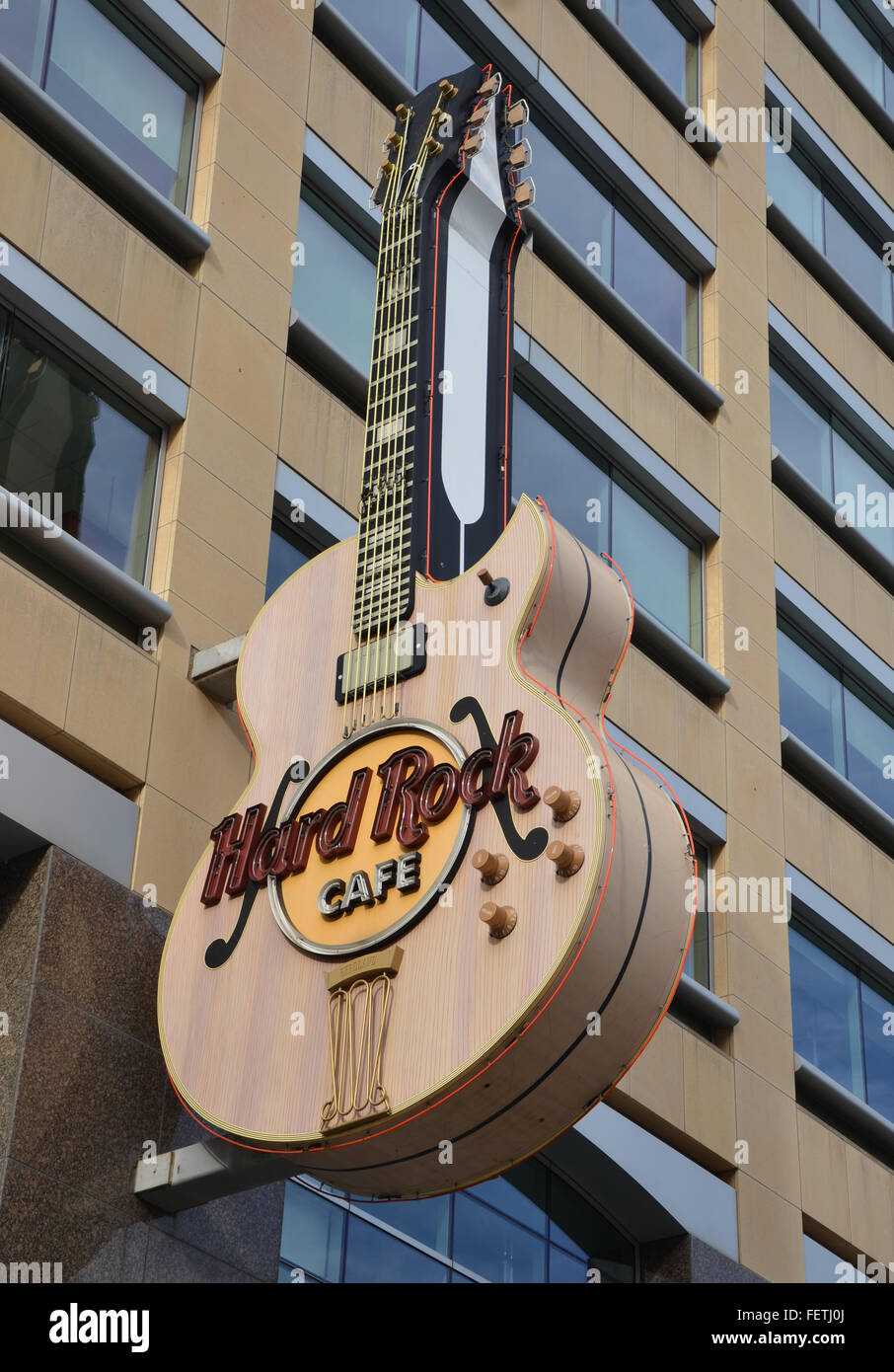 DETROIT, MI - 24 dicembre: Il Detroit, MI Hard Rock Cafe, il cui logo chitarra è mostrato sul dicembre 24, 2015, case memorabilia f Foto Stock