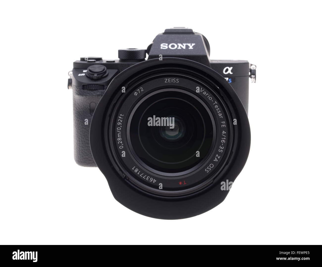 SONY A7Sii full-frame digitale fotocamera mirrorless rilascio nel 2015 con Sony / Zeiss 16-35mm lente Foto Stock