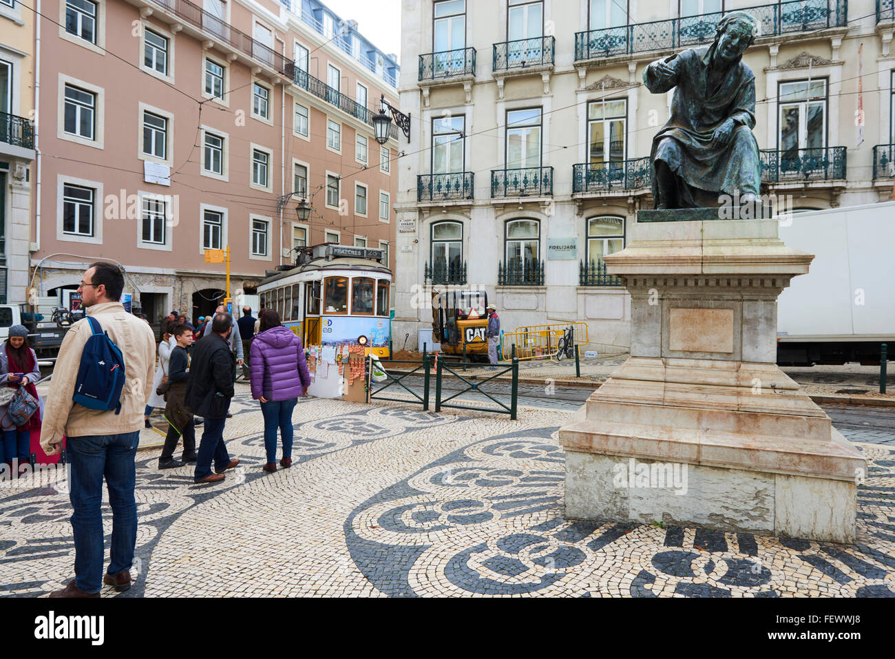 Statua di Antonio Ribeiro Chiado, Piazza Chiado, Lisbona, Portogallo, Europa Foto Stock
