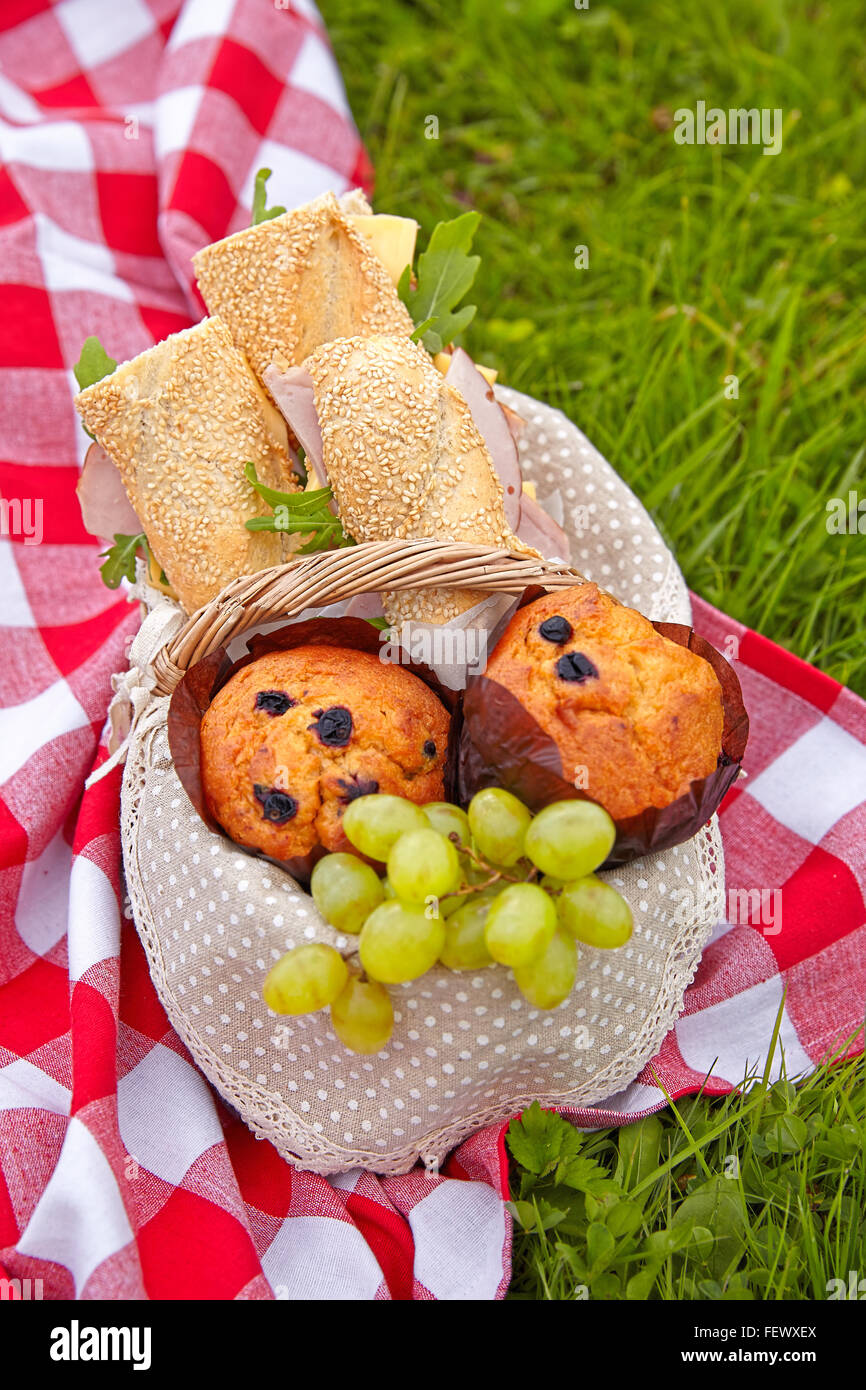 Le sfere di occhio su bastoni per Halloween Foto Stock