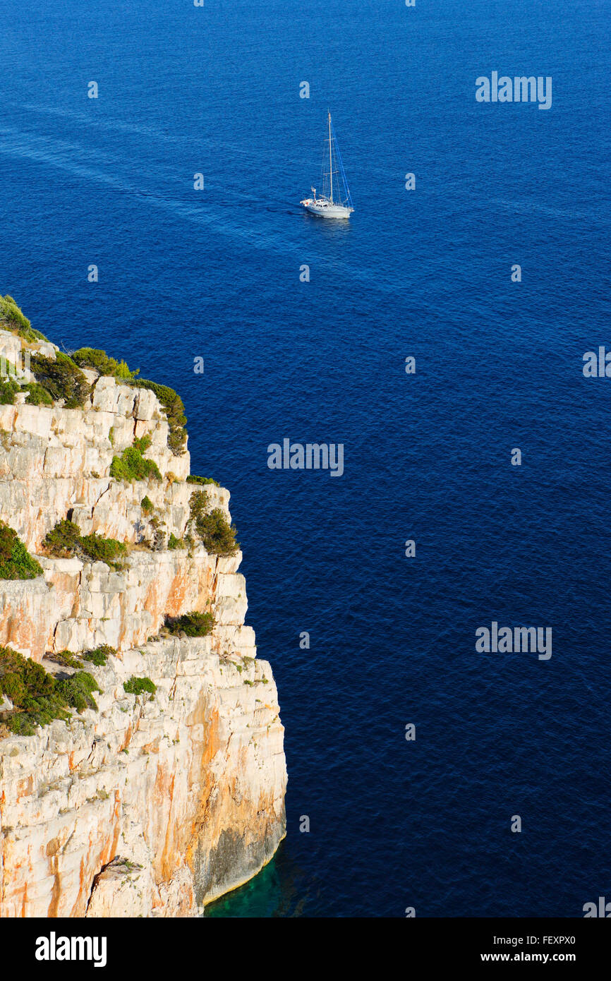 Barca a vela a vela all isola di Lastovo in Croazia Foto Stock