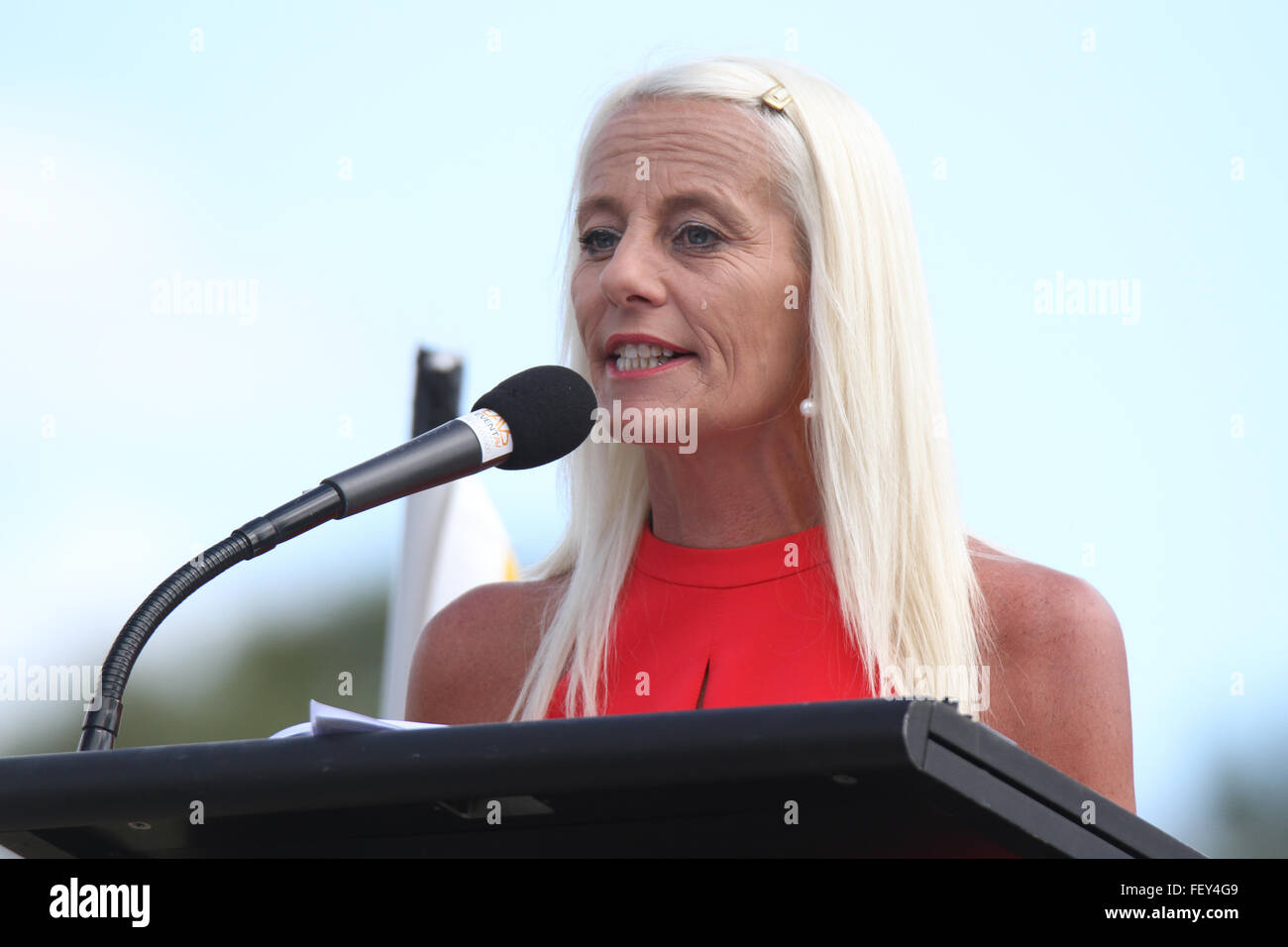 Kim Vuga, amore Australia o lasciare parte parla al PEGIDA nel Rally di Canberra, Australia. Foto Stock