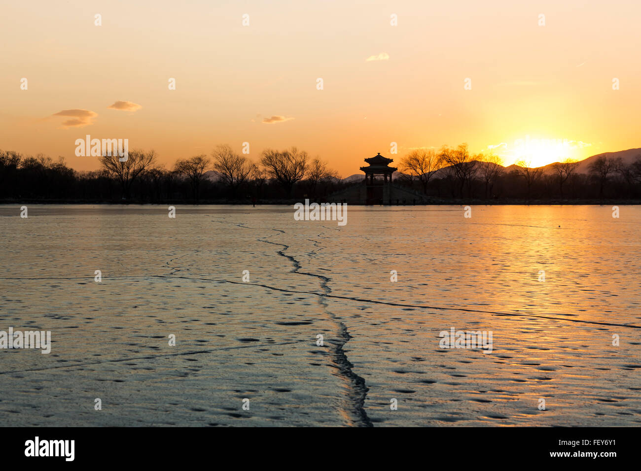 Lago Kunming durante l'inverno. Summer Palace - Pechino, Cina. Foto Stock