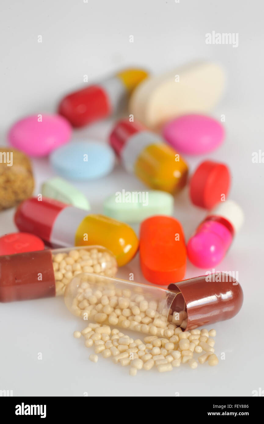 Un sacco di pillole colorate dal di sopra Foto Stock