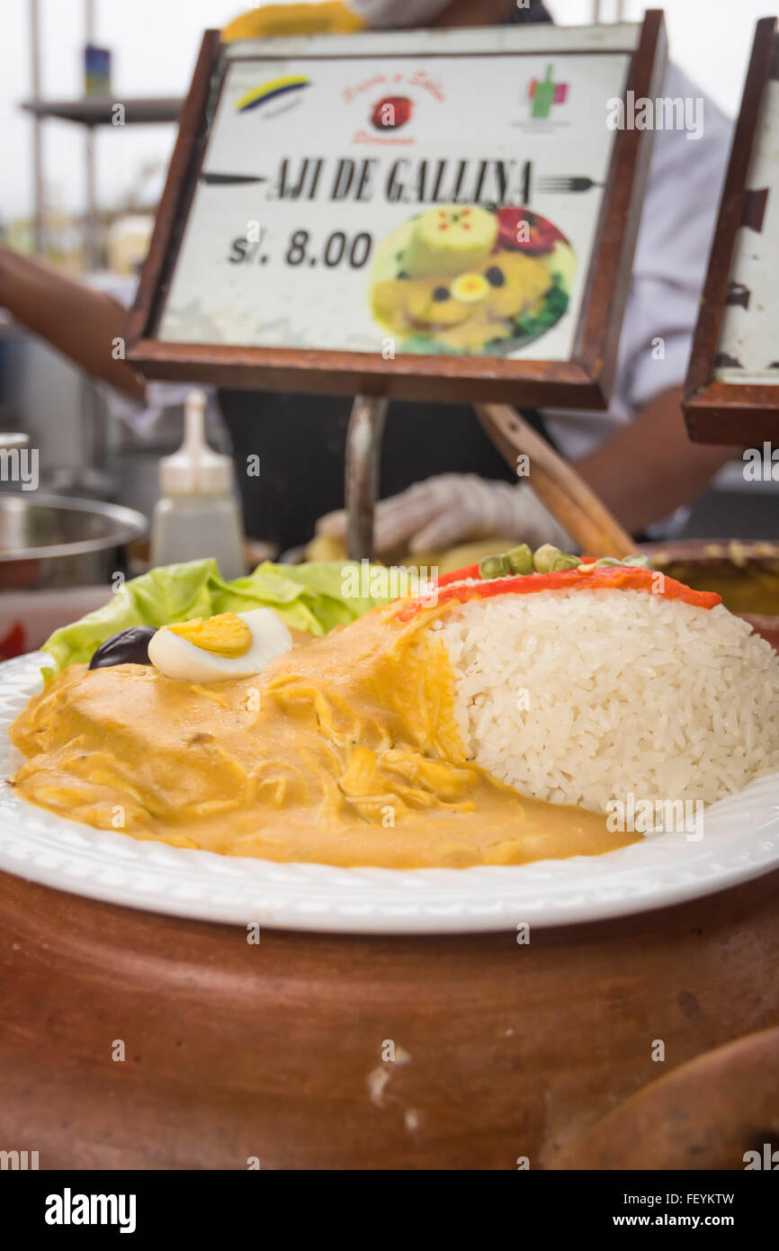 La cucina peruviana piatti: 'Aji de gallina". Condimento peruviana e sapore, salone del cibo. La Limeñita boulevard, Camana Street, storico Foto Stock