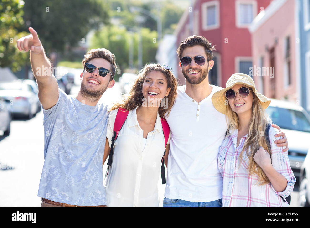 Hip amici da qualche parte di puntamento Foto Stock