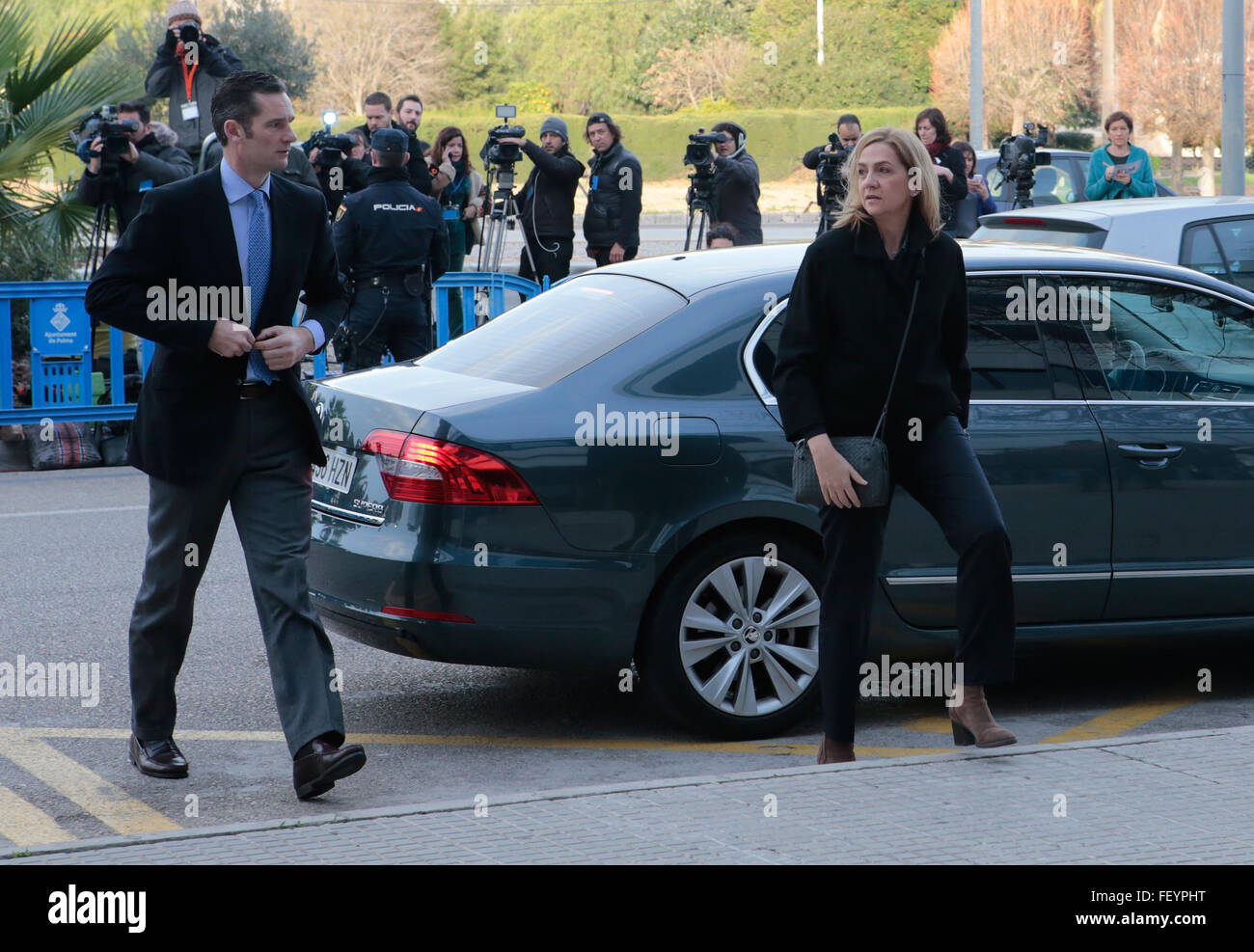 Palma de Mallorca, Spagna. Il 9 febbraio, 2016. Spagna La Principessa Cristina (R) arriva a corte con suo marito Inaki Urdangarin ad assistere al processo in Palma de Mallorca. Credito: zixia/Alamy Live News Foto Stock