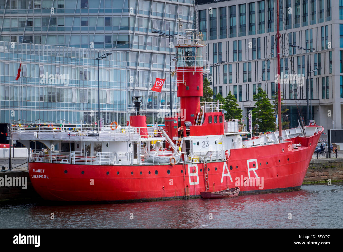 Il Pianeta Light Vessel è stata l'ultima luce presidiato nave sul Mersey Bar ed è oggi un museo e il Cafe Bar di Liverpool docks. Foto Stock