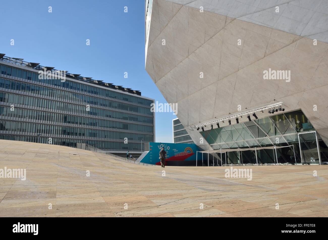 La Casa della Musica, una sala concerti spazio progettato dall'architetto olandese Rem Koolhaas a Porto, Portogallo Foto Stock