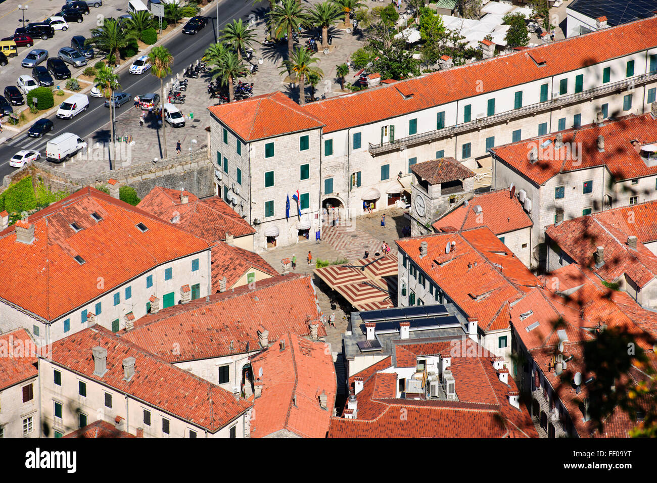 Viste di Kotor,Bay, montagne,Porto,Old Town Square,tetti, chiese,montagna,Navi da Crociera,Kotor,Montenegro,est Adriatico Foto Stock