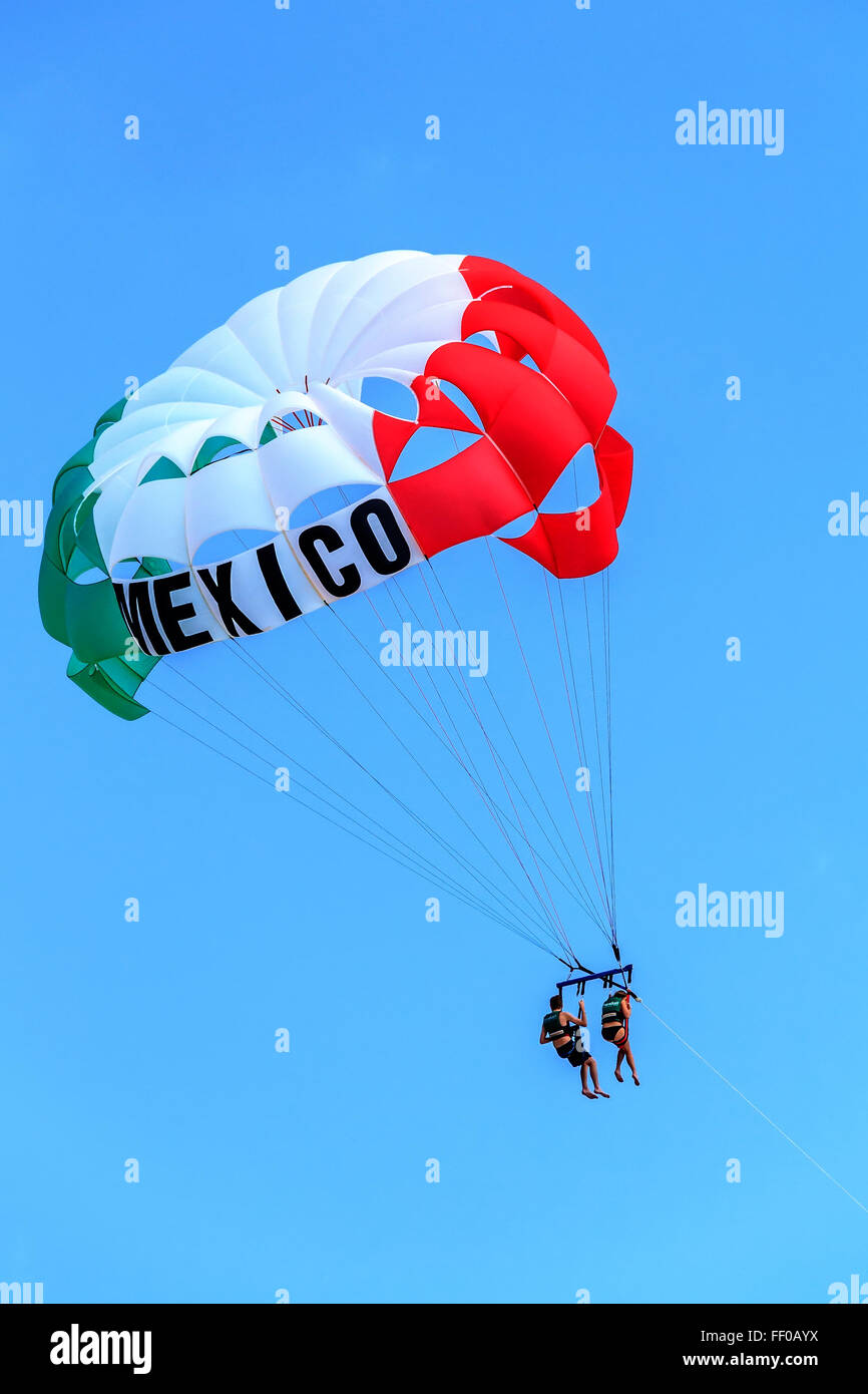 Scendendo da paracadute Yucatan Messico Foto Stock