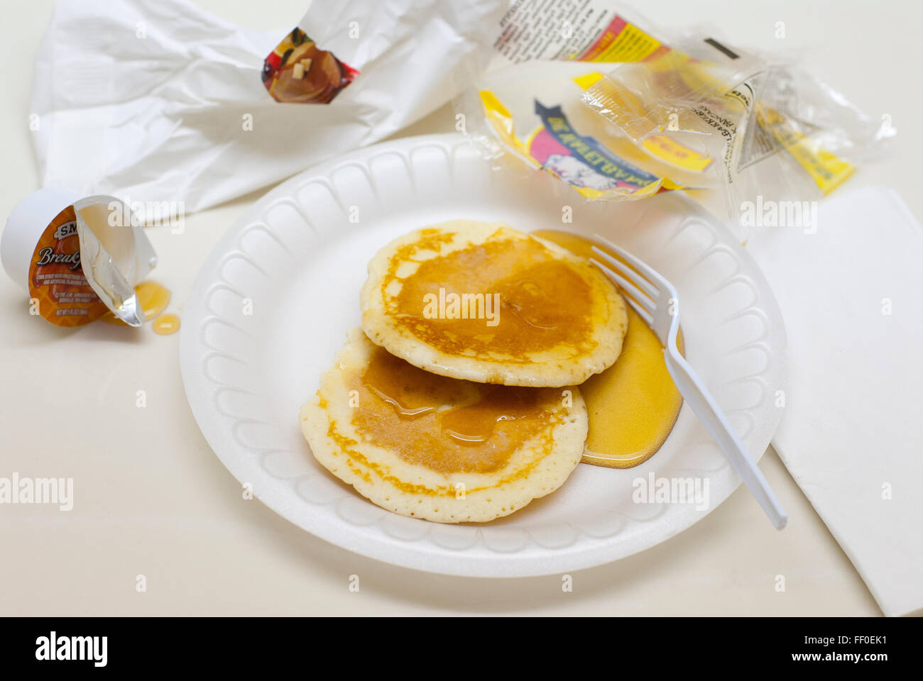 Trasformati preconfezionati hotel il cibo della colazione di scarso valore nutrizionale. Foto Stock