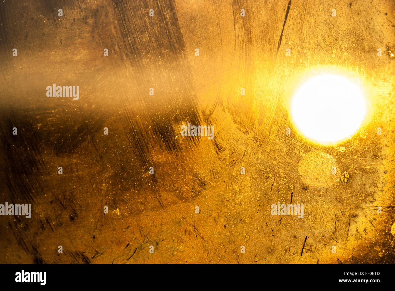 Sfondo generico astratto della luce solare attraverso il vetro sporco finestra. Foto Stock