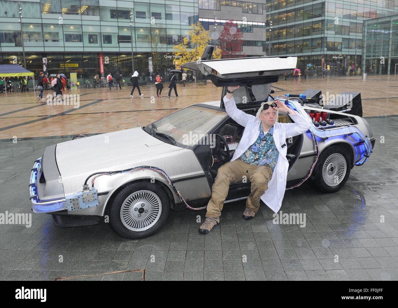 La DeLorean di Ritorno al futuro torna in una veste tutta nuova (VIDEO La DeLorean di Ritorno al futuro torna in una veste tutta nuova (VIDEO