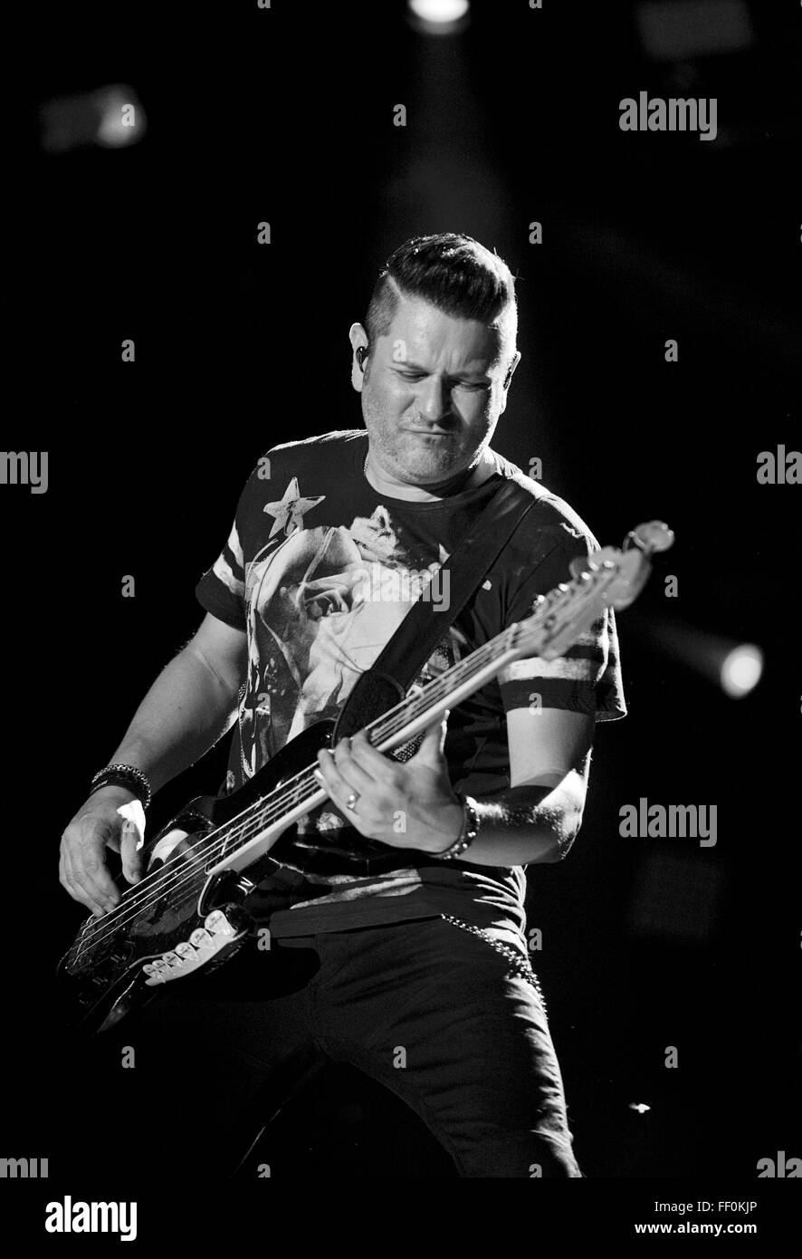 Jay DeMarcus bassista dei Rascal Flatts sul palco Foto Stock