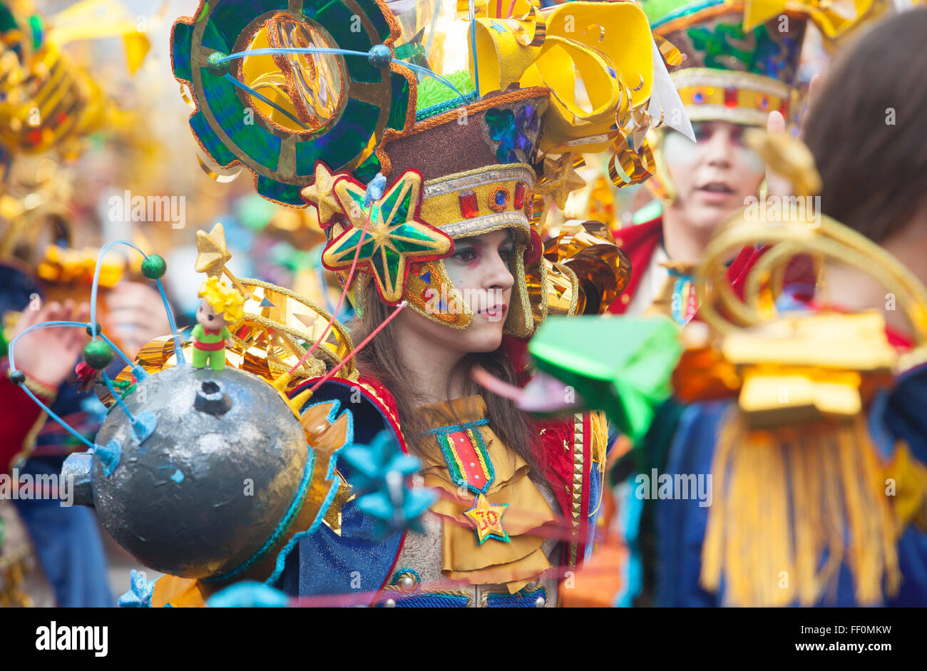 BADAJOZ, Spagna, Febbraio 9: interpreti a San Roque sfilata di carnevale a Badajoz City, il 9 febbraio 2016. Questo è l'ultimo giorno o Foto Stock