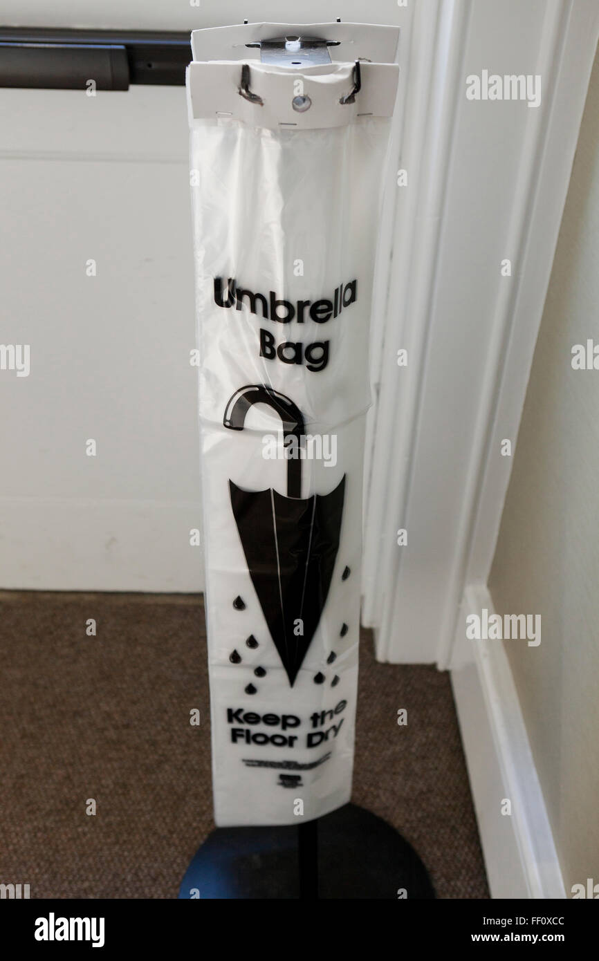 Distributore di sacchetti ombrello immagini e fotografie stock ad alta  risoluzione - Alamy