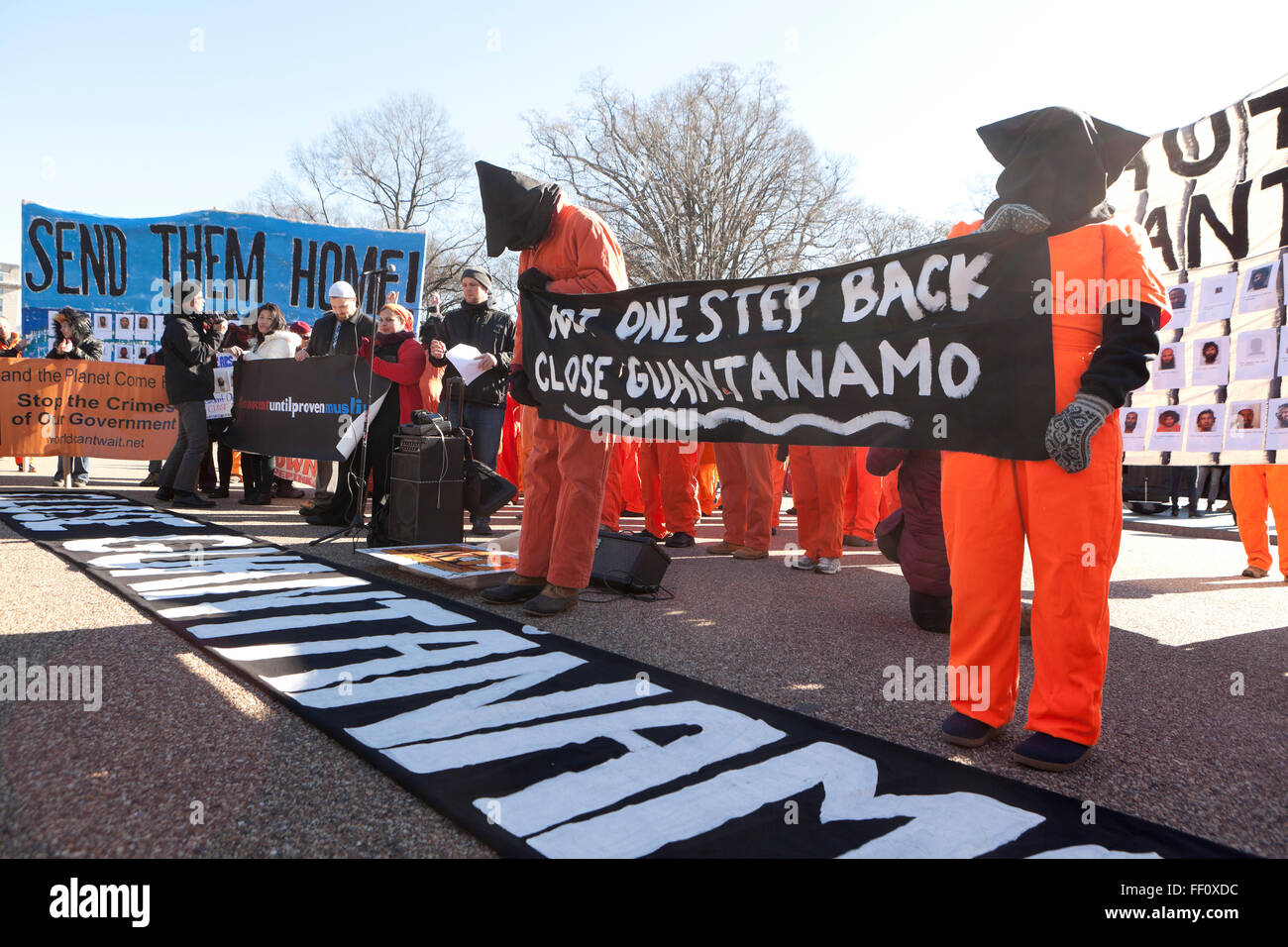 11 gennaio 2016 - Washington DC, Stati Uniti d'America: attivisti per i diritti umani protestare davanti alla Casa Bianca per la chiusura di Guantanamo Foto Stock