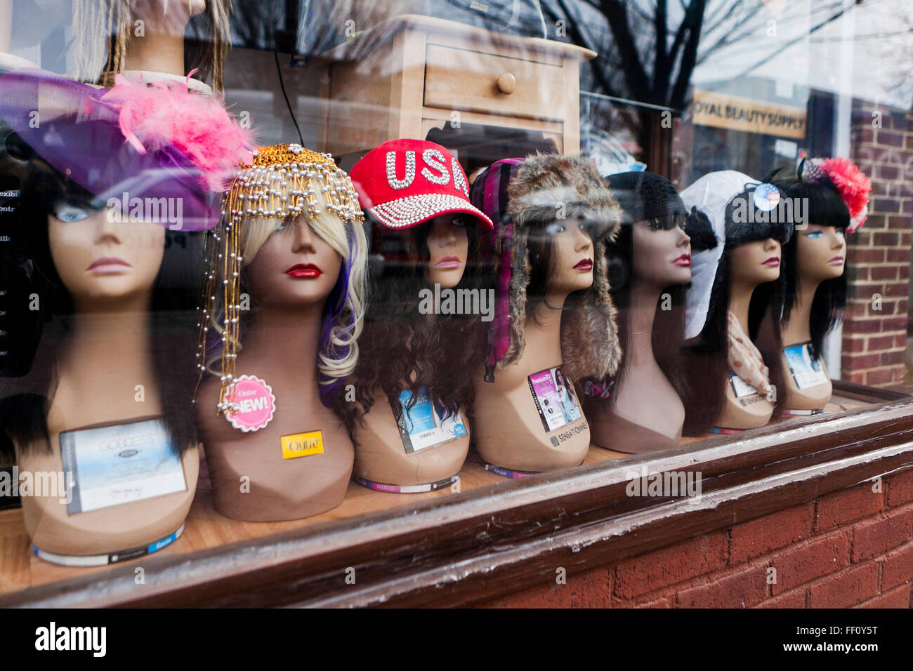 I campioni di finestra di visualizzazione a parrucca shop - USA Foto Stock