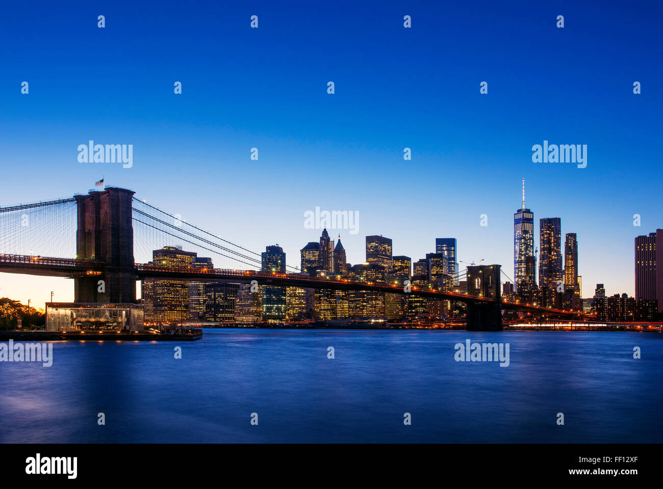 New York cityscape e Ponte di Brooklyn, New York, Stati Uniti Foto Stock