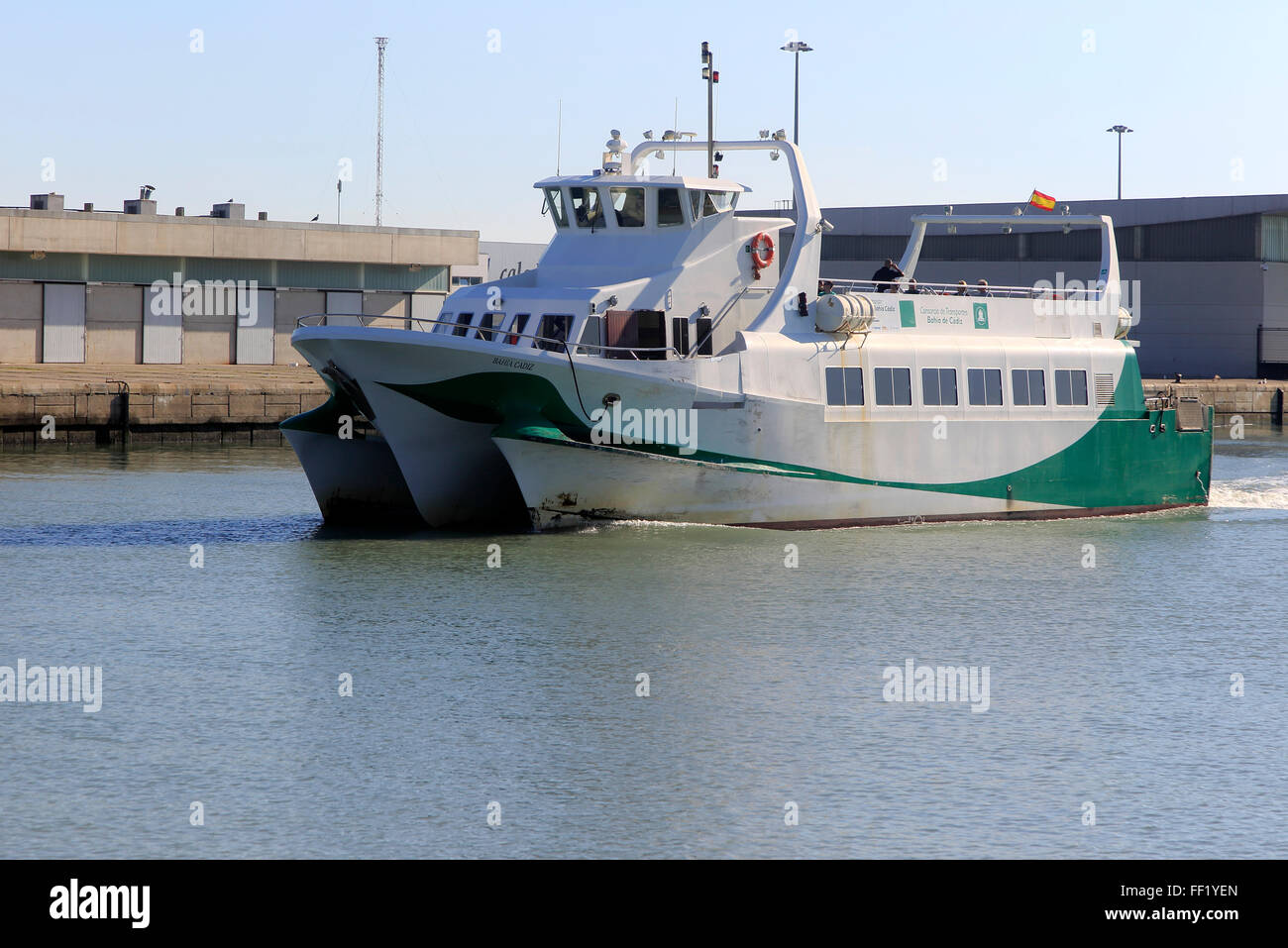 Catarmaran traghetto passeggeri che arrivano in barca a Puerto de Santa Maria de, la provincia di Cadiz Cadice, Spagna Foto Stock