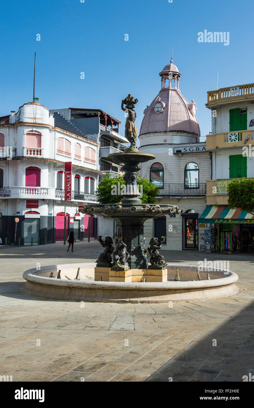 Fontana sul mercato delle spezie, Pointe-à-Pitre, GuadeRMoupe, dipartimento francese d' oltremare, West Indies, Caraibi, America CentraRM Foto Stock