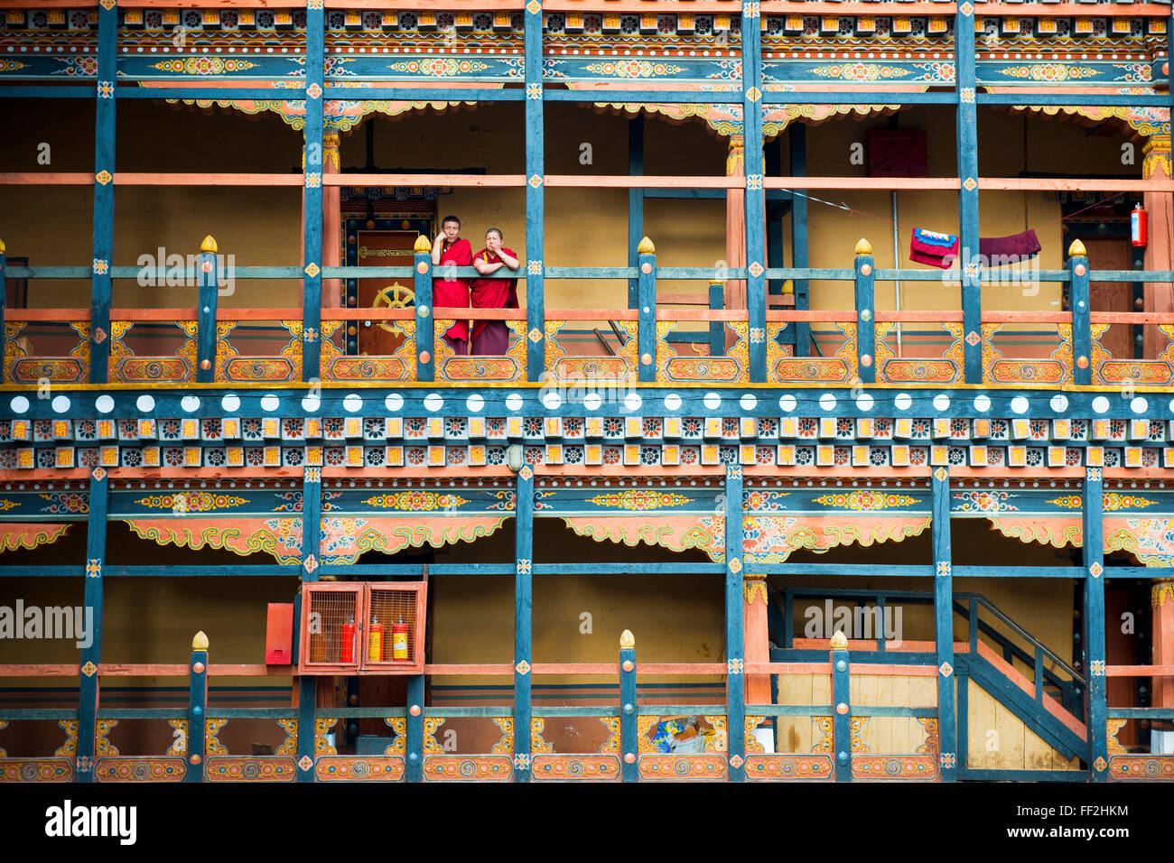 I monaci buddisti a Rinpung Dzong, Paro distretto, Bhutan, Asia Foto Stock