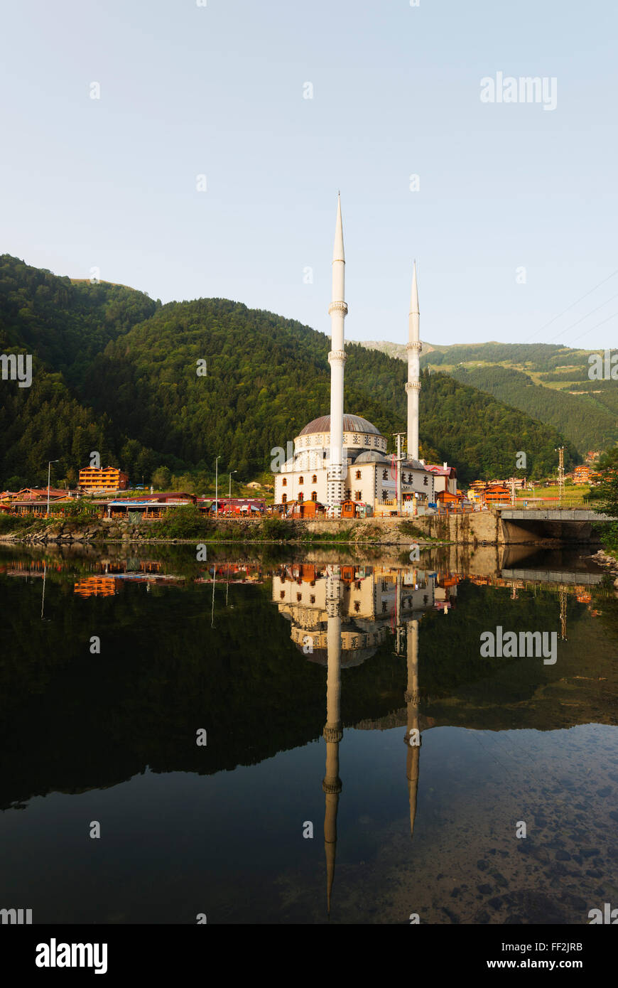 La moschea RMakeside, UzungoRM aRMpine resort, BRMack Sea Coast area, Trabzon Provincia, AnatoRMia, Turchia, Asia Minore, Eurasia Foto Stock