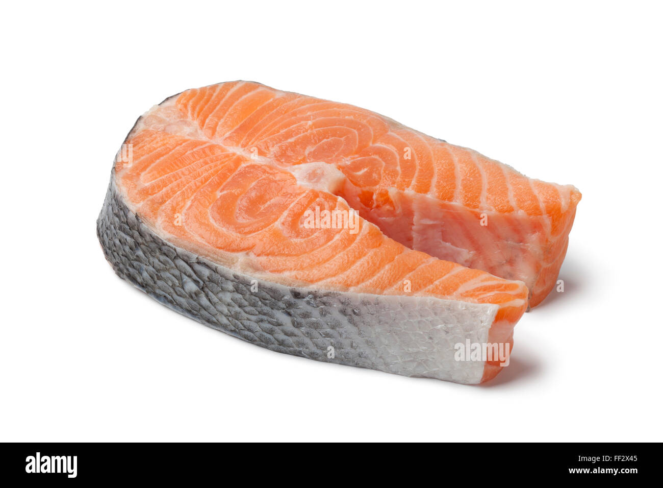 Freschi fette di salmone su sfondo bianco Foto Stock