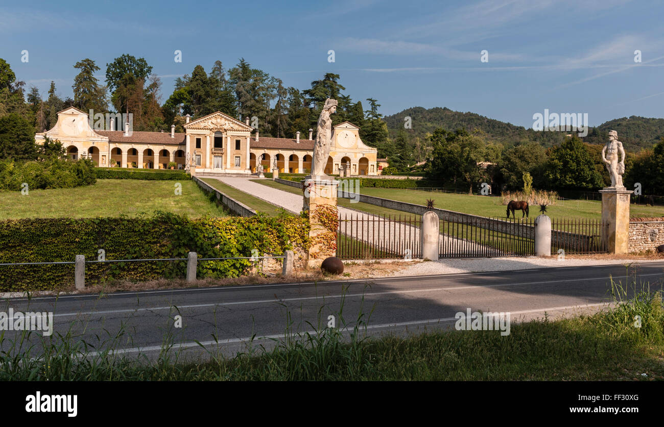 Veneto, Italia. Villa Barbaro (Villa di Maser), progettata e costruita da Andrea Palladio nel 1560. Foto Stock